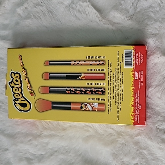 🔥Flaming Hot Cheetos Cosmetic Brush Set - Picture 2 of 2